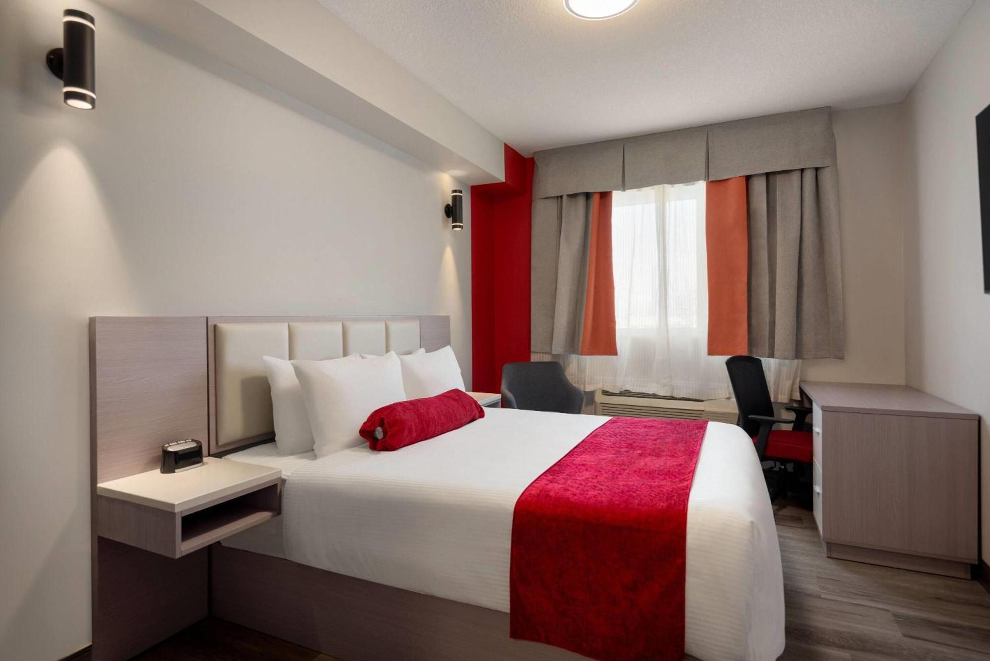 Ramada By Wyndham West Edmonton Hotel & Suites Exteriör bild