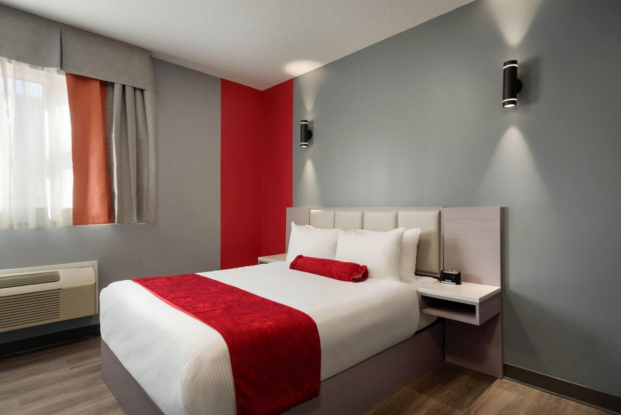 Ramada By Wyndham West Edmonton Hotel & Suites Exteriör bild