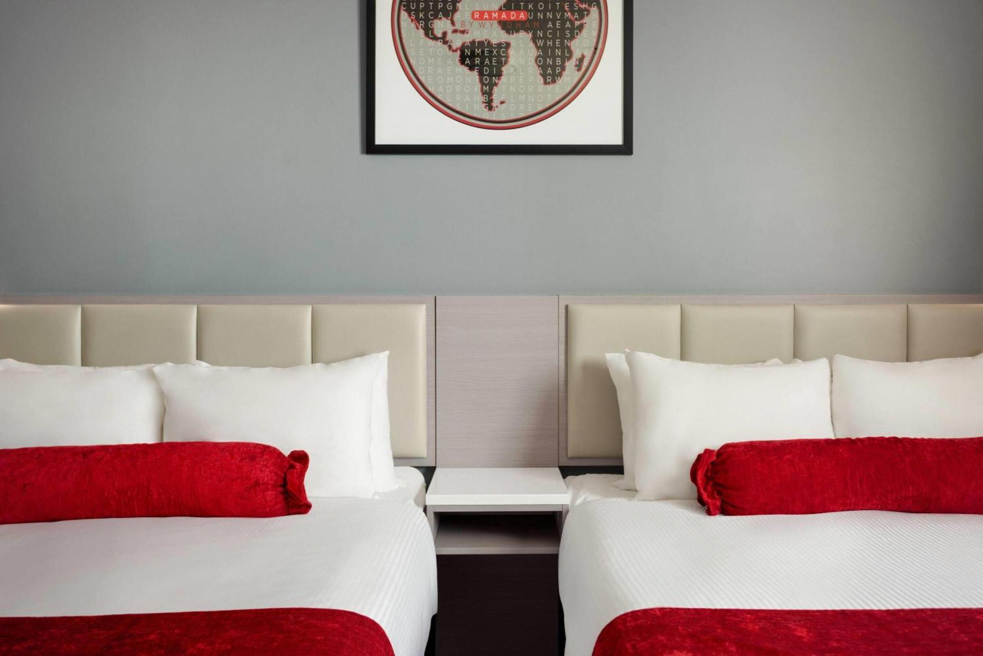 Ramada By Wyndham West Edmonton Hotel & Suites Exteriör bild