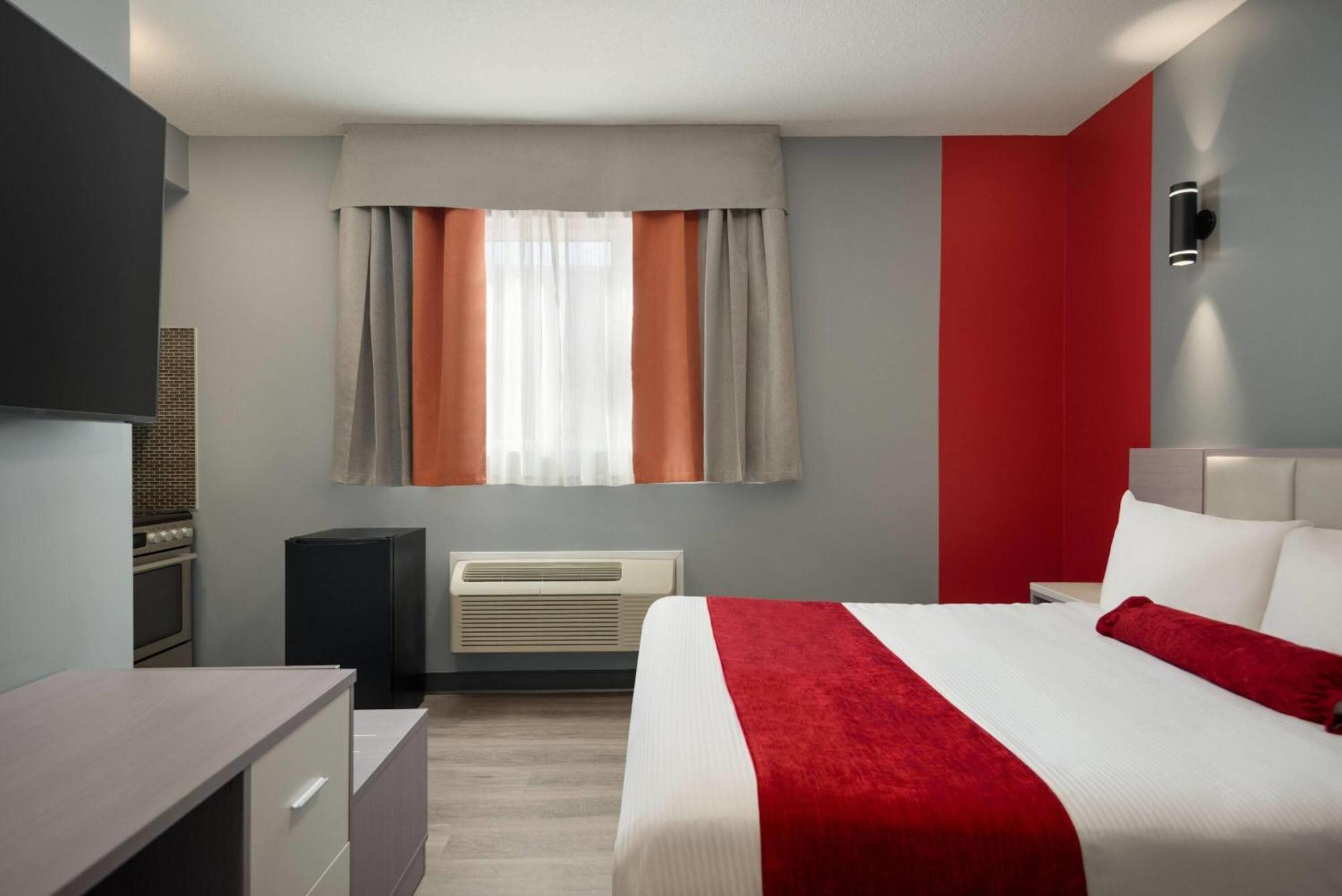 Ramada By Wyndham West Edmonton Hotel & Suites Exteriör bild
