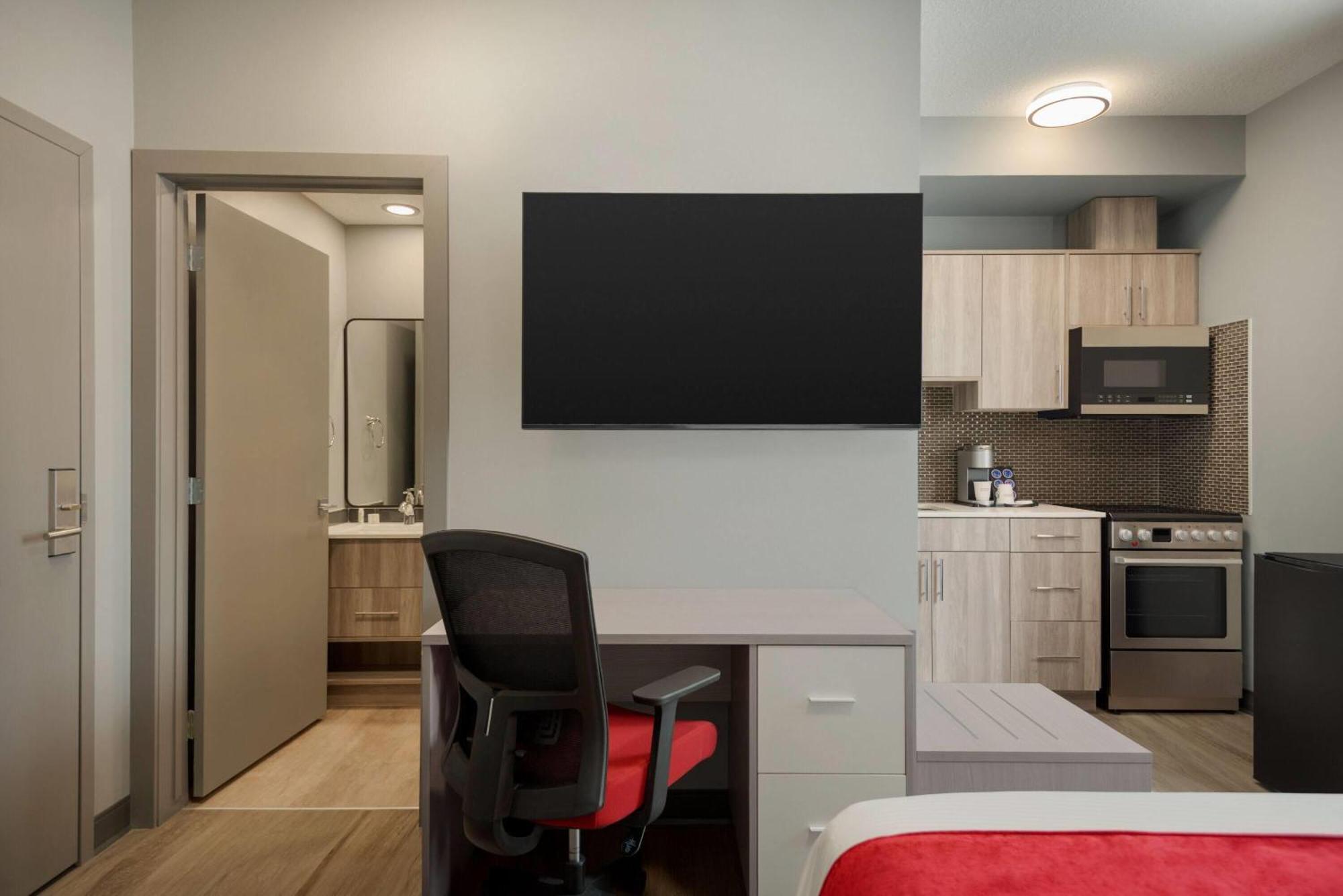 Ramada By Wyndham West Edmonton Hotel & Suites Exteriör bild