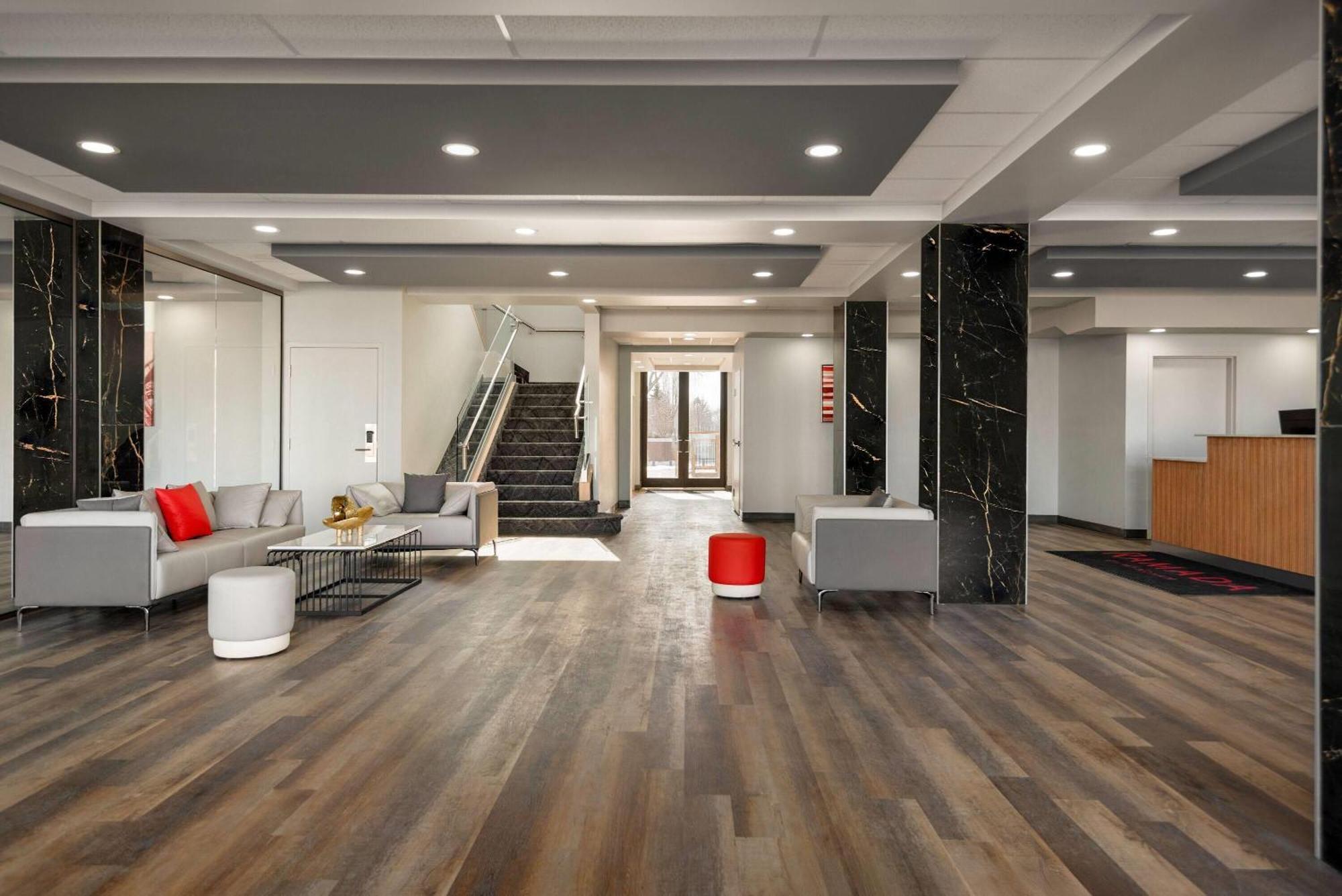 Ramada By Wyndham West Edmonton Hotel & Suites Exteriör bild