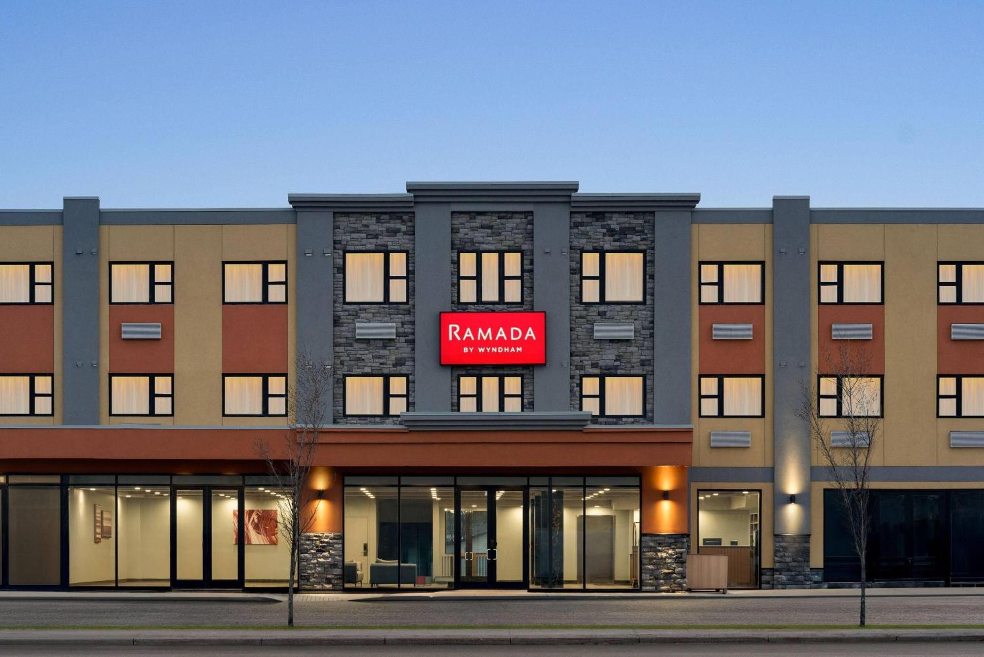 Ramada By Wyndham West Edmonton Hotel & Suites Exteriör bild