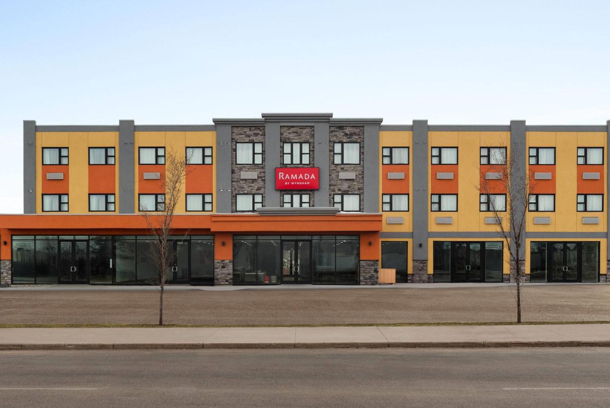Ramada By Wyndham West Edmonton Hotel & Suites Exteriör bild